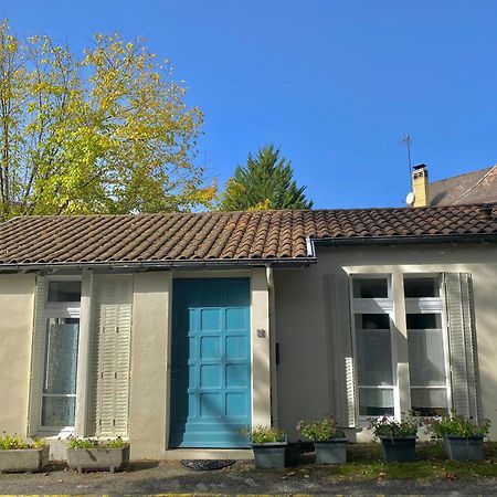 Agreable Petit Gite Avec Piscine Et Jardinet 萨利-德贝阿恩 外观 照片