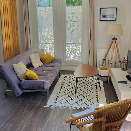 Agreable Petit Gite Avec Piscine Et Jardinet 萨利-德贝阿恩 外观 照片