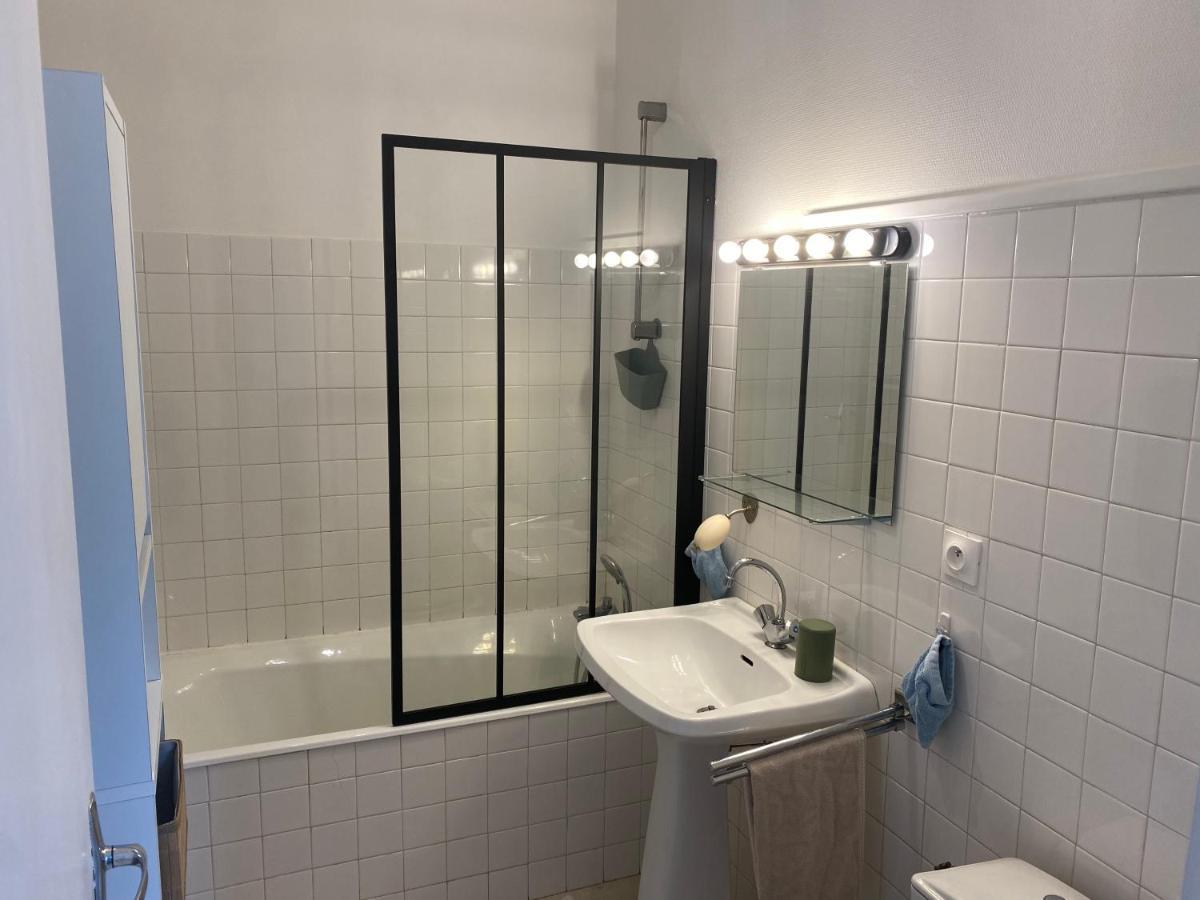 Agreable Petit Gite Avec Piscine Et Jardinet 萨利-德贝阿恩 外观 照片