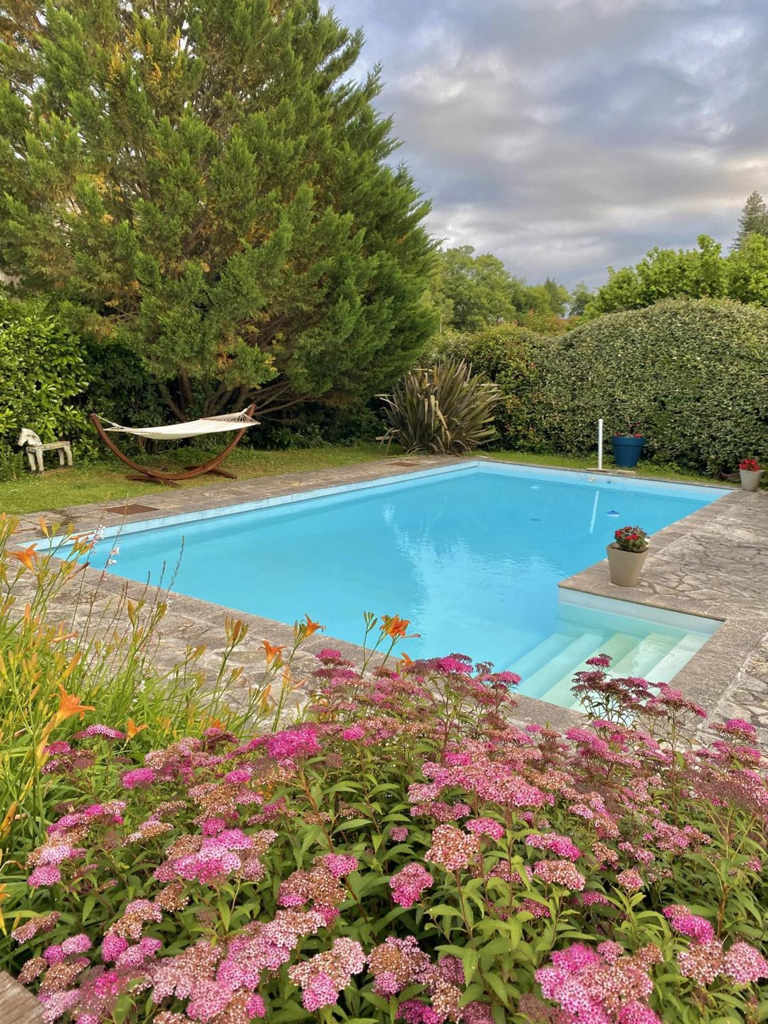 Agreable Petit Gite Avec Piscine Et Jardinet 萨利-德贝阿恩 外观 照片