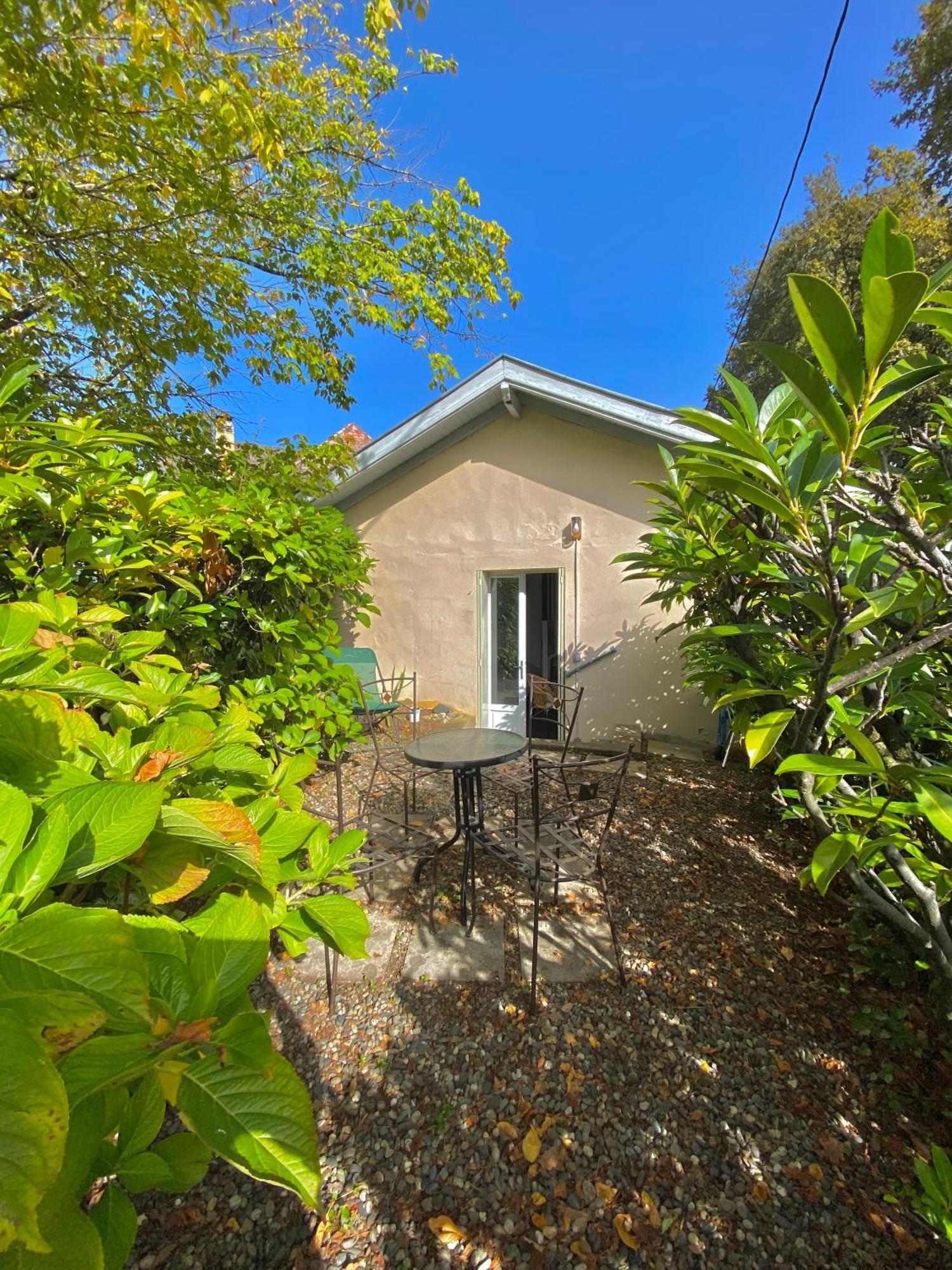 Agreable Petit Gite Avec Piscine Et Jardinet 萨利-德贝阿恩 外观 照片